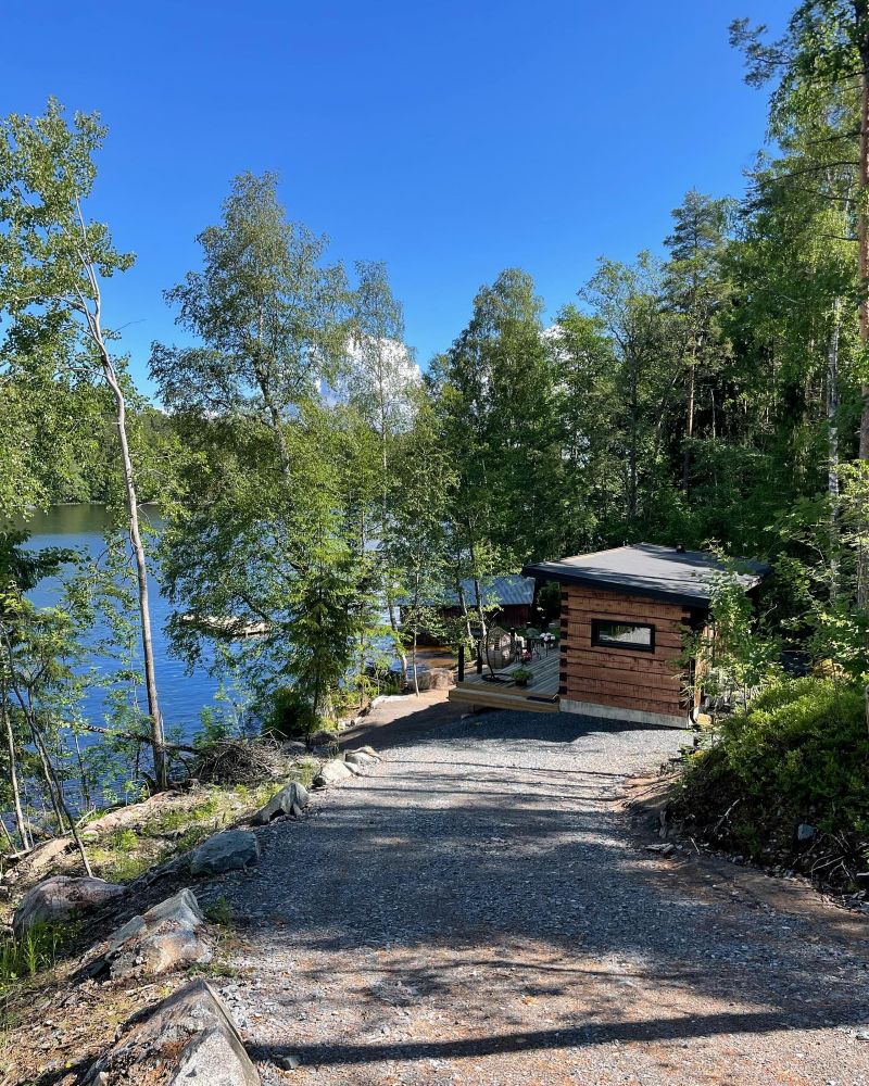Käsinveistetty hirsimökki